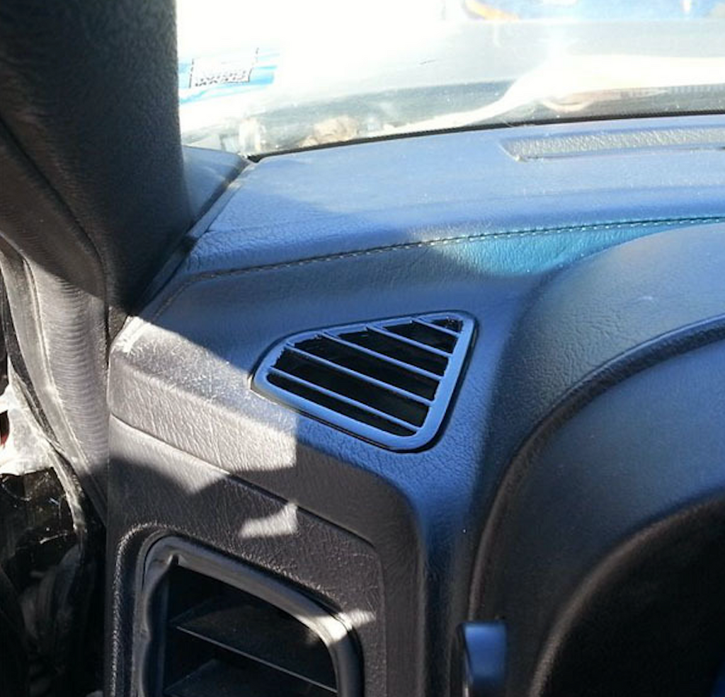 (1986–1992) Mazda FC3S Dash Triangle Vent