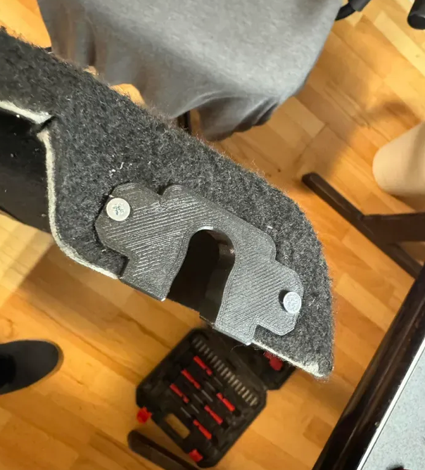 Ford Fiesta/Focus trunk clip