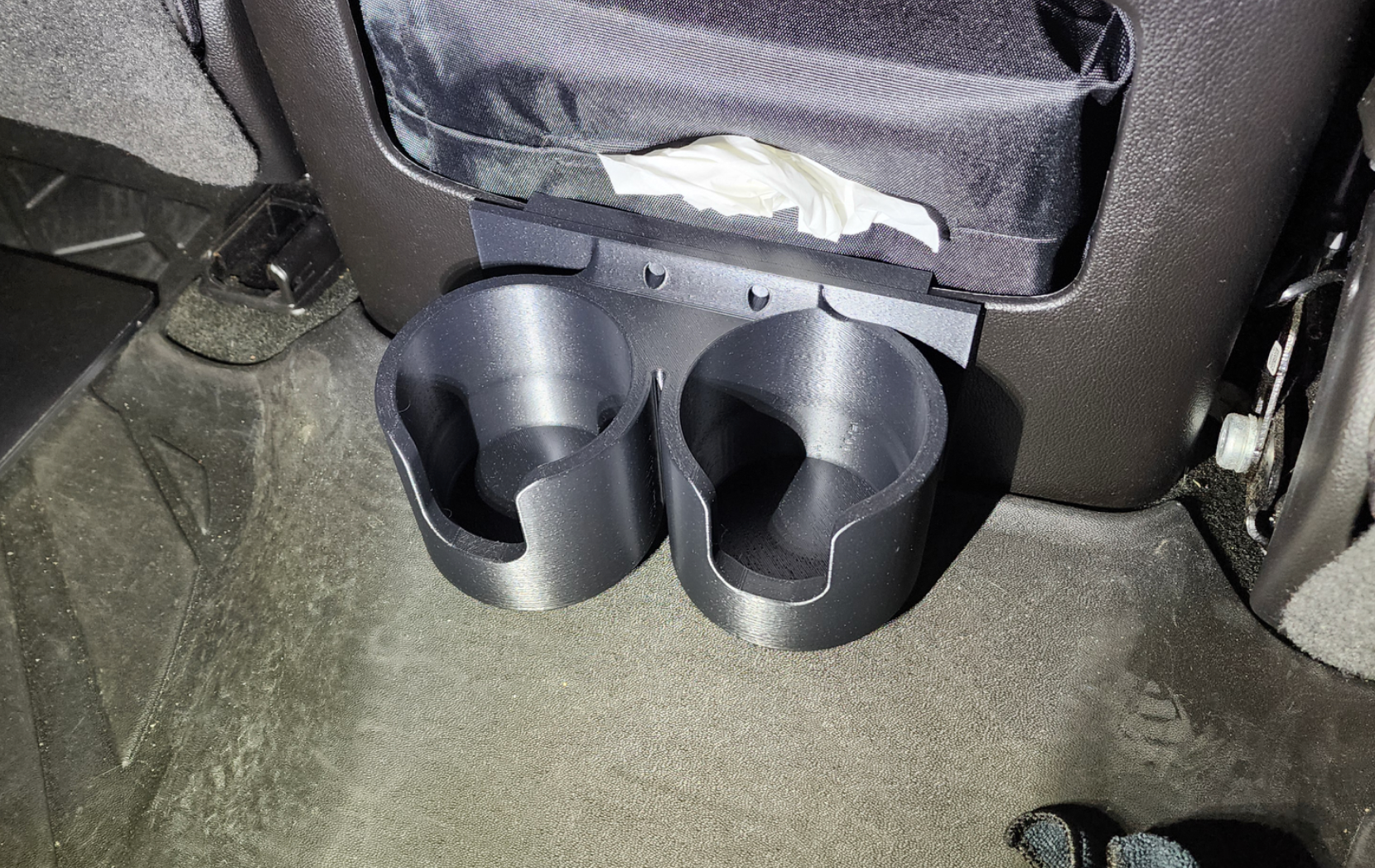4th generation GMC Yukon 2nd row cup holder