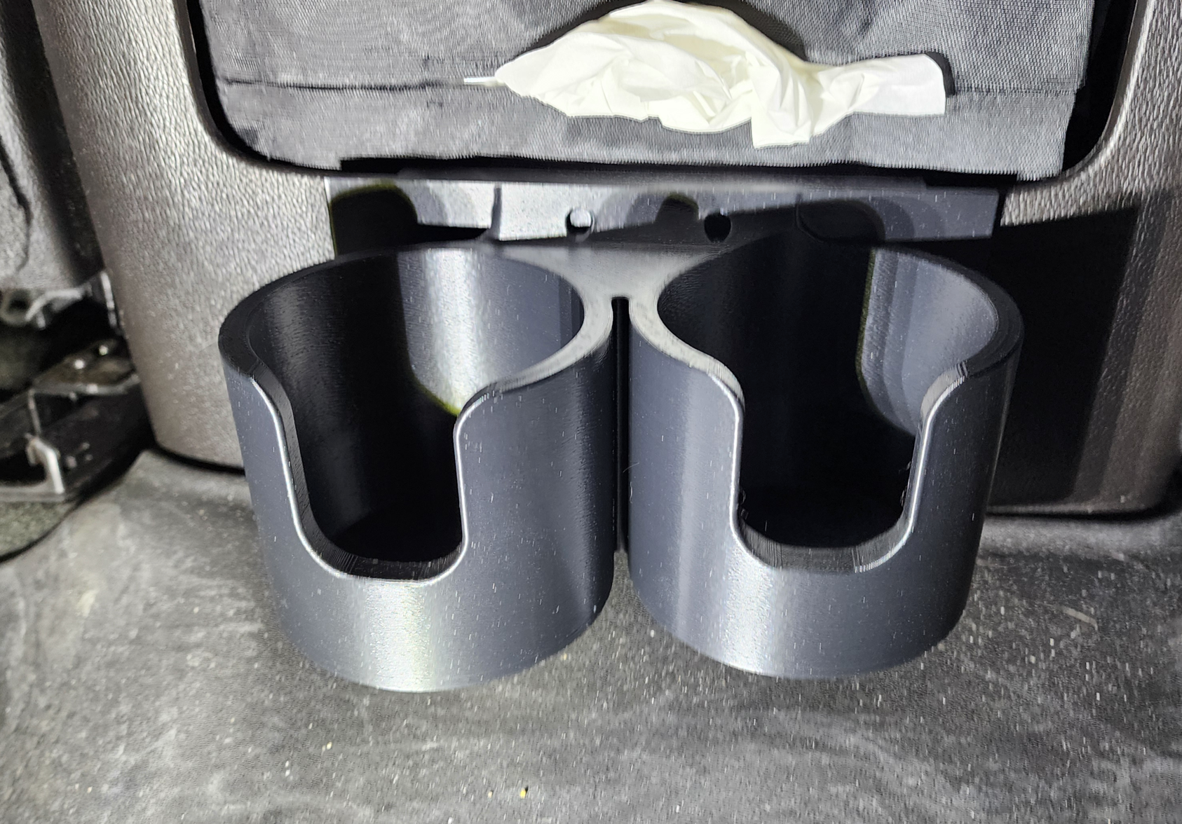 4th generation GMC Yukon 2nd row cup holder