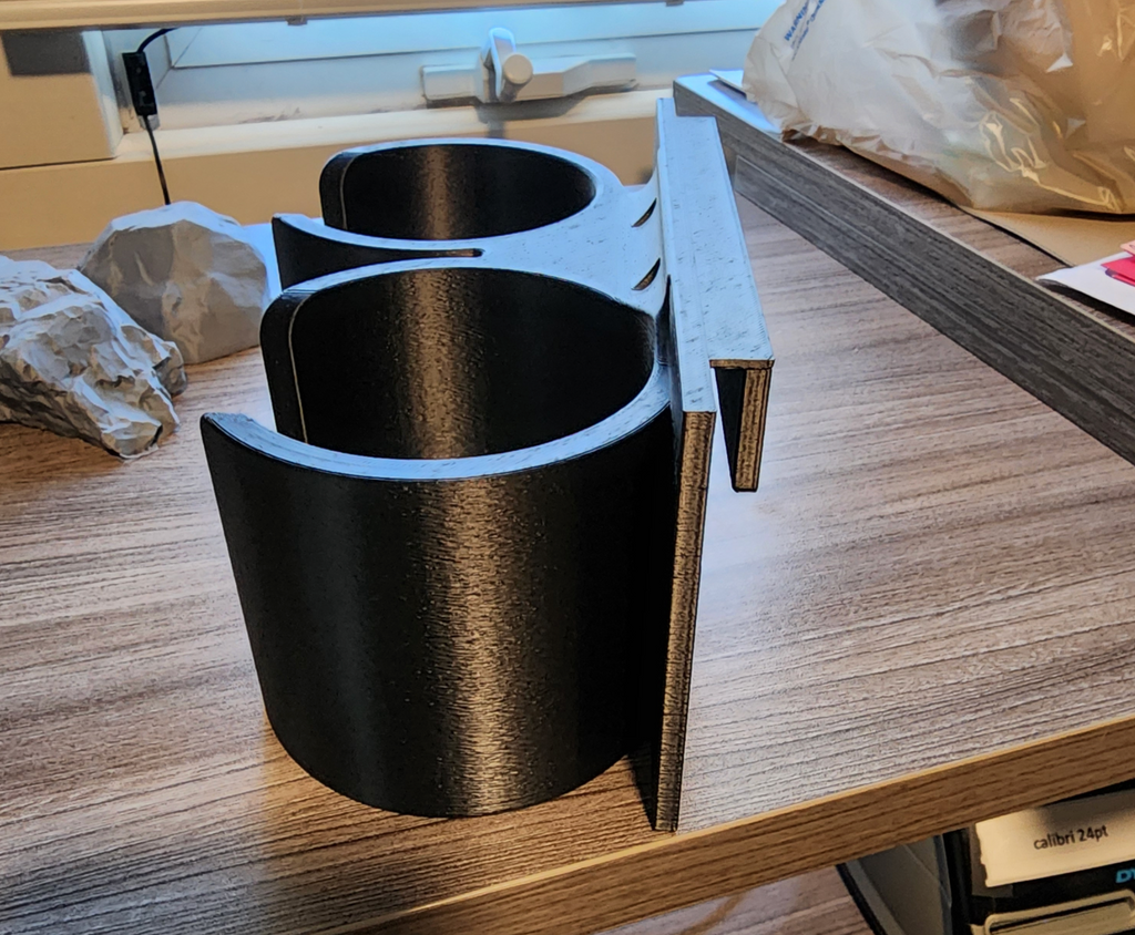 4th generation GMC Yukon 2nd row cup holder